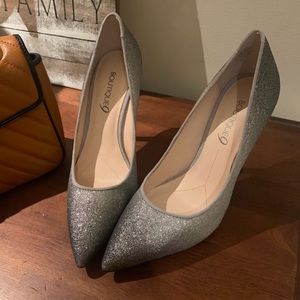 Beautiful shoes. Never used.